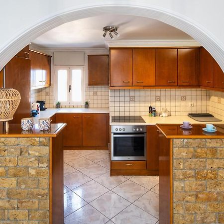 Modern 2 Bed Apartment In Downtown Of Fira Exterior photo