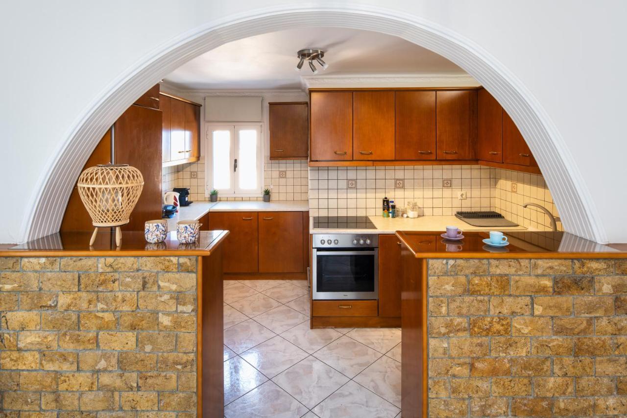 Modern 2 Bed Apartment In Downtown Of Fira Exterior photo