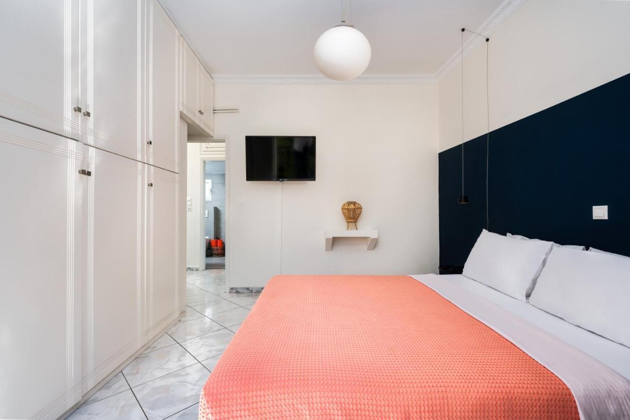 Modern 2 Bed Apartment In Downtown Of Fira Exterior photo